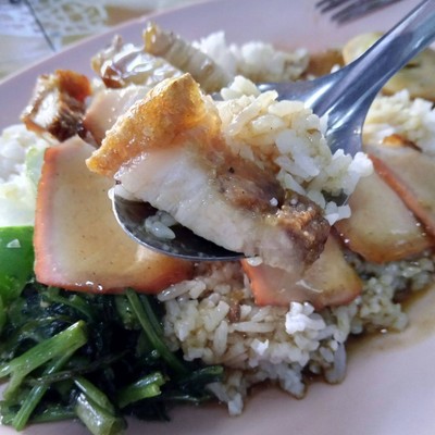 ข้าวหมูแดงหมูกรอบ