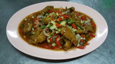 เนื้อปลาราดพริก