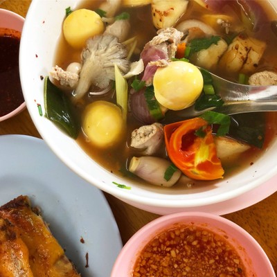 ต้มยำไก่พวงไข่