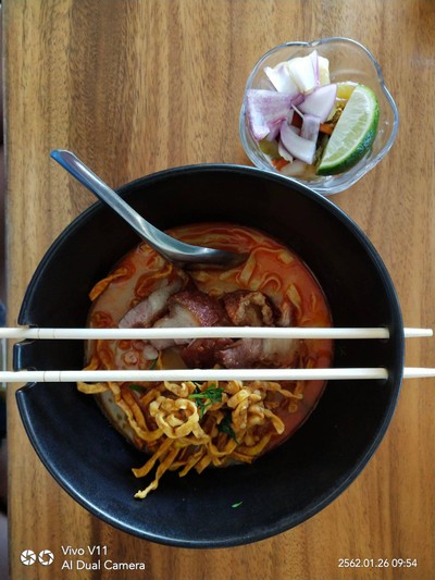 ข้าวซอยหมูกรอบ