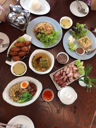 อาหาร หรือ เครื่องดื่ม