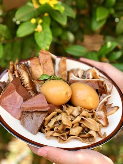 เป็ดพะโล้ ข้างโรงรับจำนำนนทบุรี (เจ้าเก่า) เป็ดพะโล้ ข้างโรงรับจำนำนนทบุรี (เจ้าเก่า)