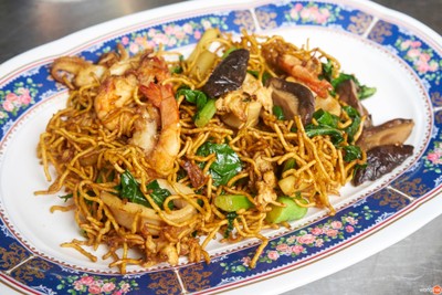 ราดหน้ายอดผัก สูตร 40 ปี (Rad Na Yod Pak 40 Years Restaurant) ศาลเจ้าพ่อเสือ ราดหน้ายอดผัก สูตร 40 ปี (Rad Na Yod Pak 40 Years Restaurant) ศาลเจ้าพ่อเสือ