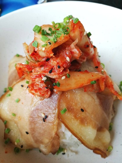 ข้าวหน้าหมูสามชั้น ซุปเป็ดตุ๋น ราคา 320 บาท++