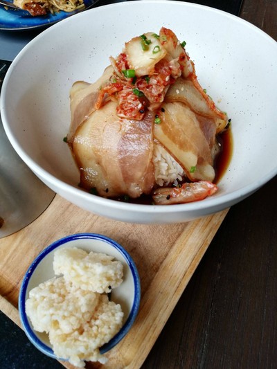 ข้าวหน้าหมูสามชั้น ซุปเป็ดตุ๋น ราคา 320 บาท++