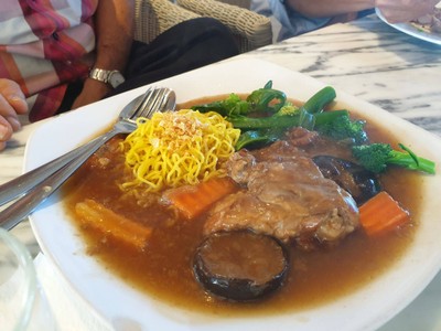 บะหมี่ไก่อบเห็ดหอม