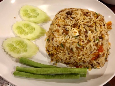 ข้าวผัดน้ำพริกกุ้งเสียบ