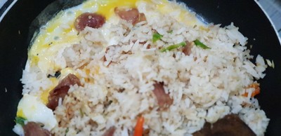 วิธีทำ ข้าวผัดกระเพรากุนเชียงไข่ดาว วิธีทำ ข้าวผัดกระเพรากุนเชียงไข่ดาว