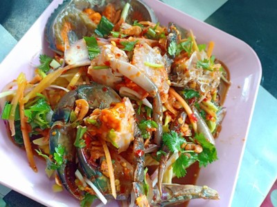 ยำม่วงโพด ปูไข่