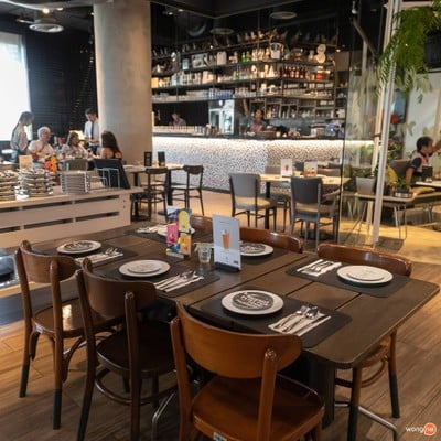 Greyhound Café EmQuartier