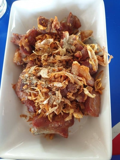 กระดูกหมูทอดกระเทียม