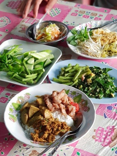 ข้าวราดแกงใต้