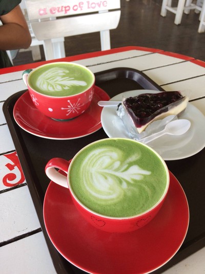 ชาเขียว และขนมอร่อย