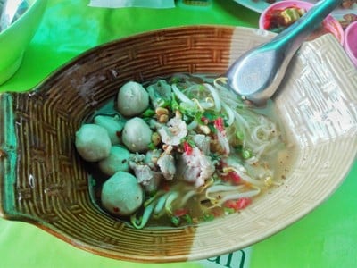 เส้นเล็กต้มยำ