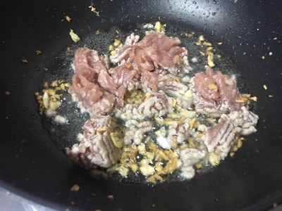 วิธีทำ หมูสับผัดไข่เค็ม วิธีทำ หมูสับผัดไข่เค็ม