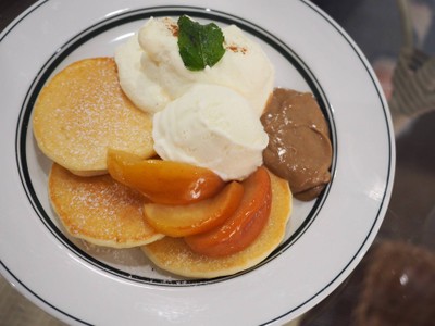 Honey Apple And Earl Grey Cream Pancakes