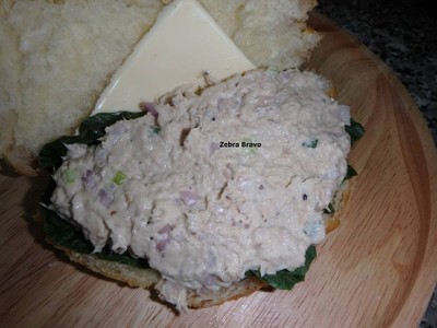 วิธีทำ Tuna Cheese Croissant Sandwich