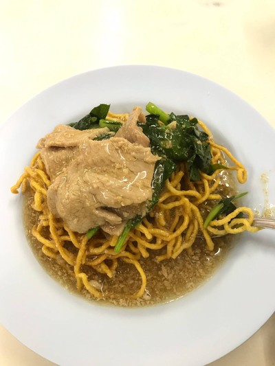 หมี่กรอบราดหน้าหมู