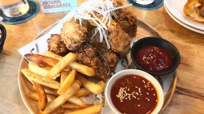 เมนูของร้าน Changwon Fried Chicken MRT PETCHABURI EXIT3