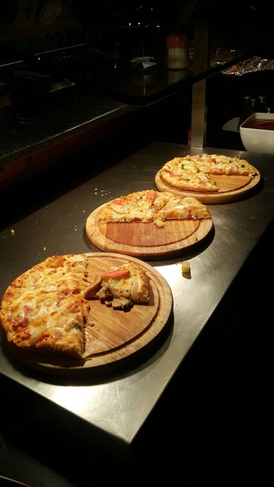 พิซซ่าหน้าต่างๆ