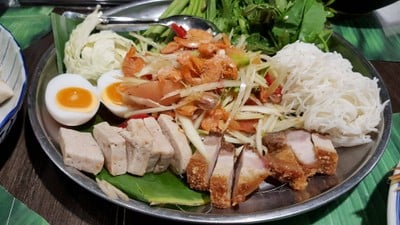 ส้มตำถาด