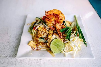 ผัดไทกุ้งสด