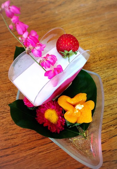 ตะโก้สตรอว์เบอร์รี่และทองหยิบ