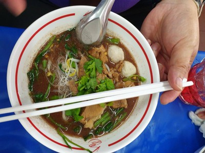 เส้นหมี่น้ำหมู