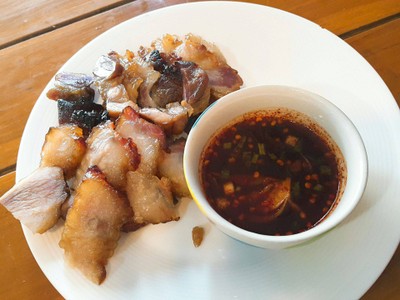 คอหมูย่าง