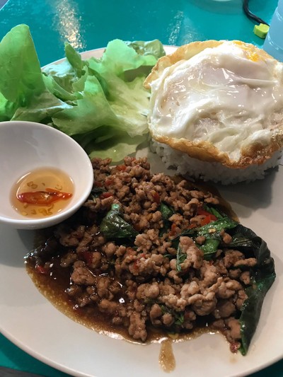 ข้าวกะเพราหมูสับ ไข่ดาว