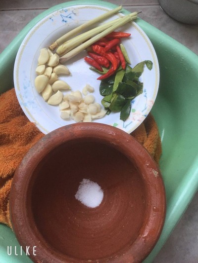 วิธีทำ ไก่อ่อมกระเทียม เด็กหอ วิธีทำ ไก่อ่อมกระเทียม เด็กหอ