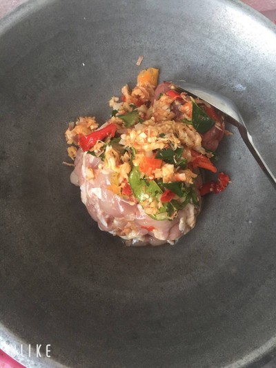 วิธีทำ ไก่อ่อมกระเทียม เด็กหอ วิธีทำ ไก่อ่อมกระเทียม เด็กหอ