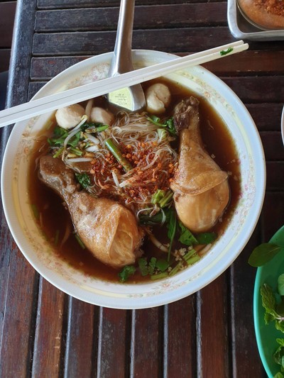 บะหมี่ไก่ตุ๋น