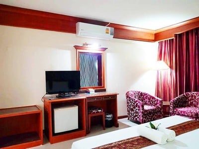 โรงแรมเจพีเอ็มเมอรัลด์