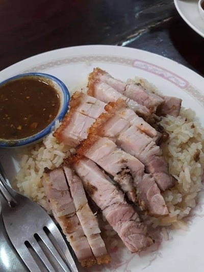 ข้าวมันหมูกรอบ