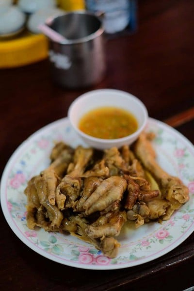 ข้าวมันไก่ศรีวัย ข้างโรงแรมสีหราช ข้าวมันไก่ศรีวัย ข้างโรงแรมสีหราช