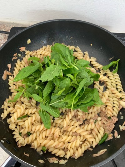 วิธีทำ พาสต้าเอลิเกทูน่าผัดกะเพรา