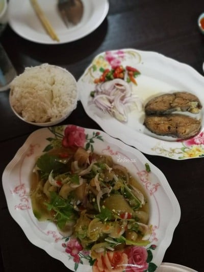 อาหาร หรือ เครื่องดื่ม