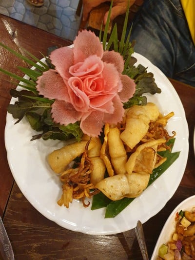 อาหารมะม่วงคู่ (MAMUANG KHU RESTAURANT) อาหารมะม่วงคู่ (MAMUANG KHU RESTAURANT)