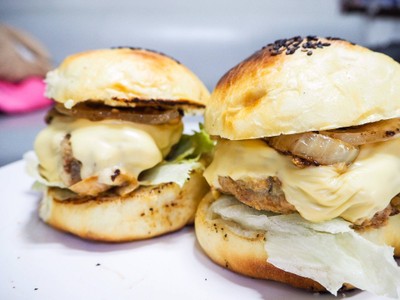 Caramelized Onion& Cheesy Pork Burger