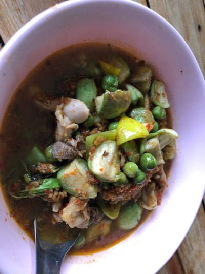 แกงป่าไก่บ้าน