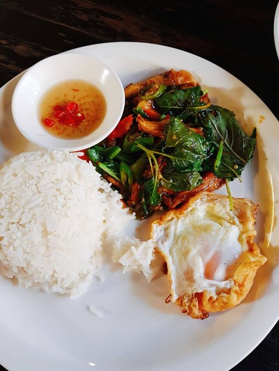 อาหาร หรือ เครื่องดื่ม