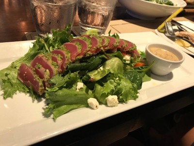 ทูน่าสลัด