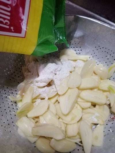 วิธีทำ กระเทียมเจียว สำหรับ​ใส่หมี่กรอบ