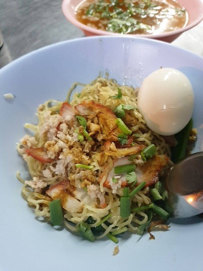 เมนูของร้าน บะหมี่ไข่ ลุงเฉื่อย