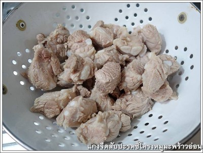 วิธีทำ แกงจืดสับปะรดซี่โครงหมูมะพร้าวอ่อน วิธีทำ แกงจืดสับปะรดซี่โครงหมูมะพร้าวอ่อน