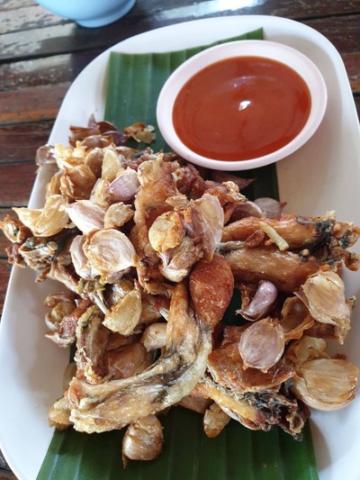 กบทอดกระเทียมพริกไทย