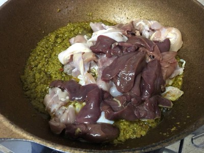 วิธีทำ แกงยอดมะพร้าวสะโพกไก่ใส่ตับ วิธีทำ แกงยอดมะพร้าวสะโพกไก่ใส่ตับ