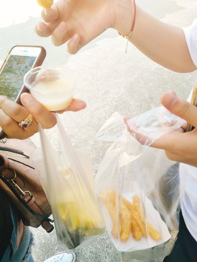 ปาท่องโก๋สเปนจิ้มนม