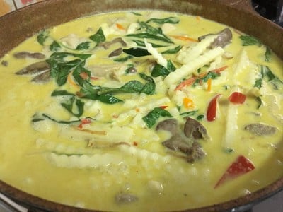 แกงยอดมะพร้าวสะโพกไก่ใส่ตับ แกงยอดมะพร้าวสะโพกไก่ใส่ตับ